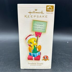 2006 Hallmark Twuthful Tweety Ornament Looney Tunes Magic Light Up Works